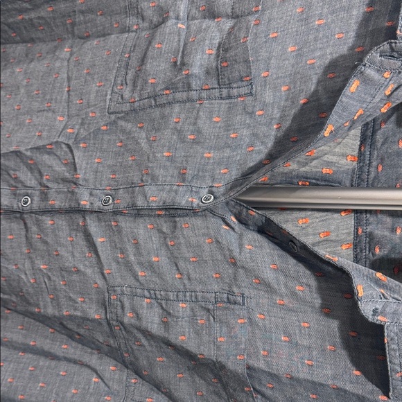 Gray Button-Up Shirt with Pink Accents - Picture 4 of 5